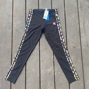 Black & pink leopard adidas leggings